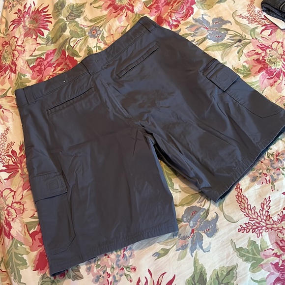 ORVIS Size 36 Tech Cargo Short Deep Gray Stretch Comfort Media Storage $59 NEW - Picture 3 of 16